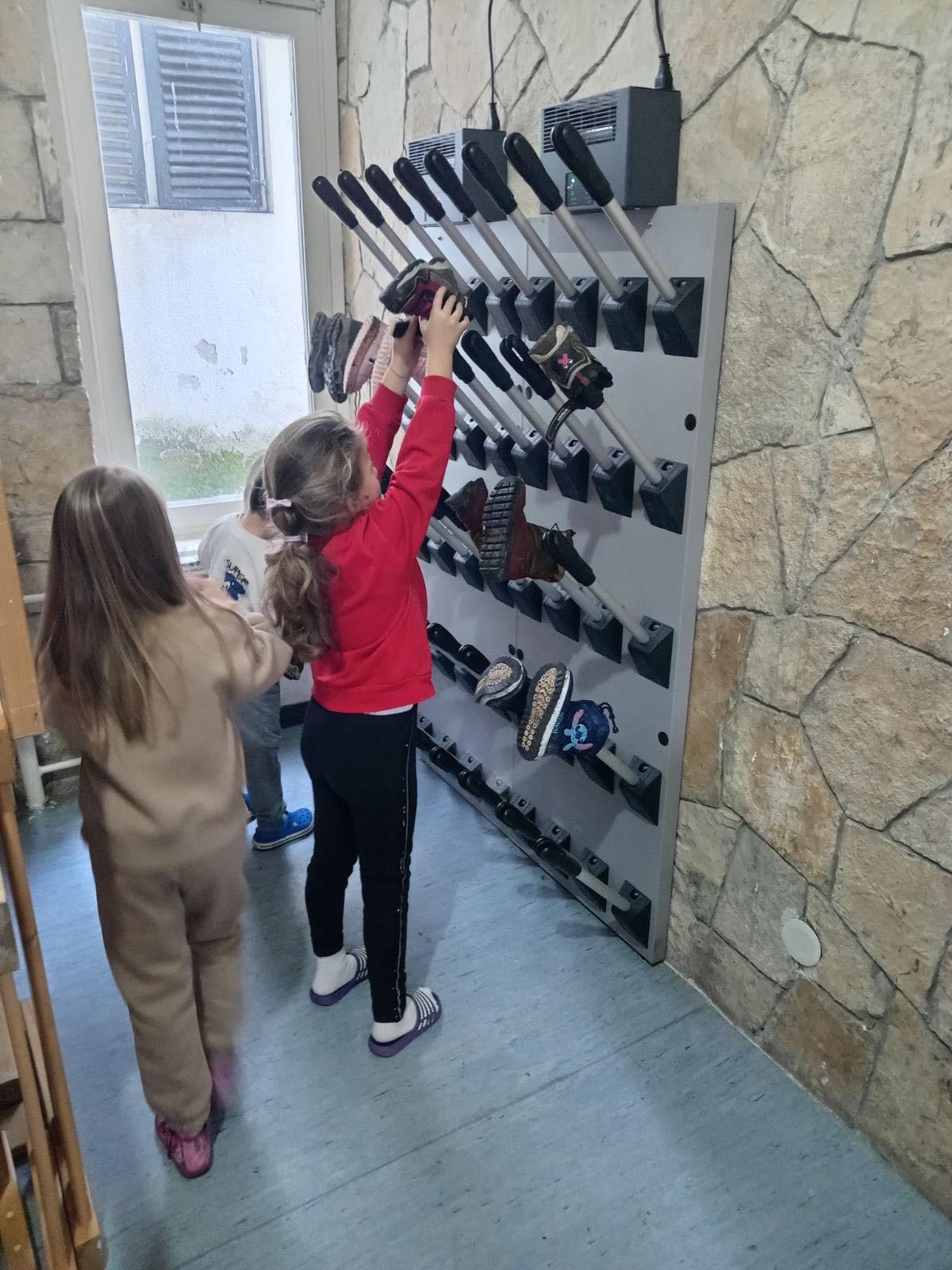 Зимска вест са Таре: Суве чизмице значе дуже авантуре — уводимо опрему коју користе само европски планински центри.“ ❄️🥾