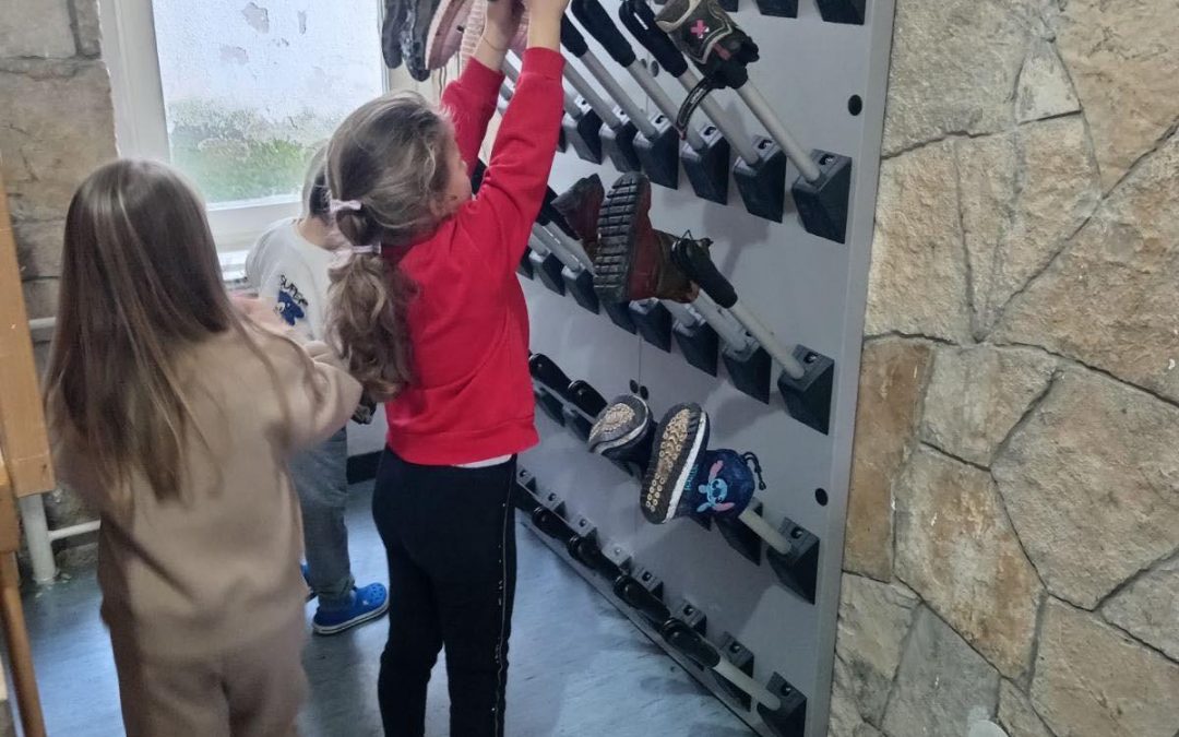 Зимска вест са Таре: Суве чизмице значе дуже авантуре — уводимо опрему коју користе само европски планински центри.“ ❄️🥾